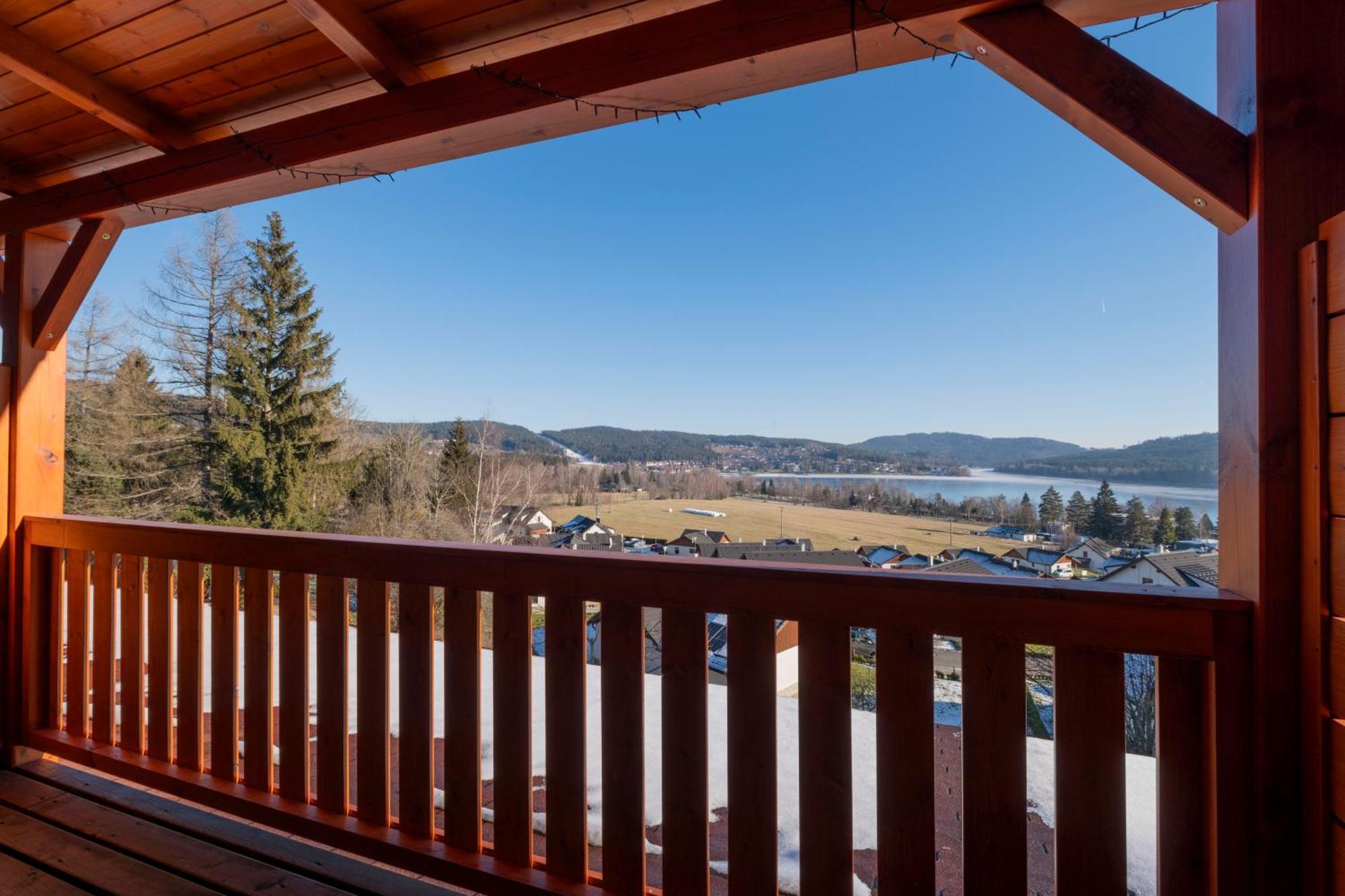 Apartmán se 2 ložnicemi a výhledem na jezero